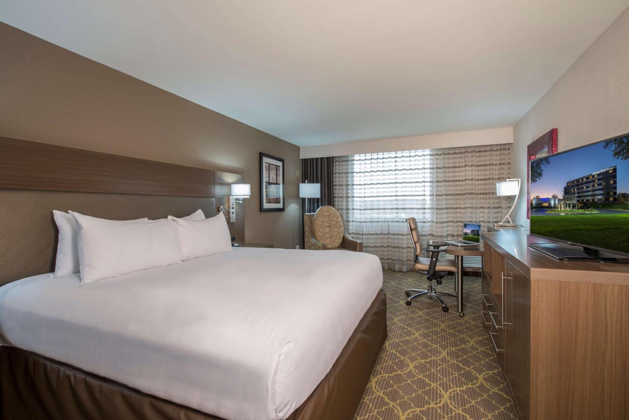 Doubletree By Hilton Winston Salem - University, Nc Bagian luar foto