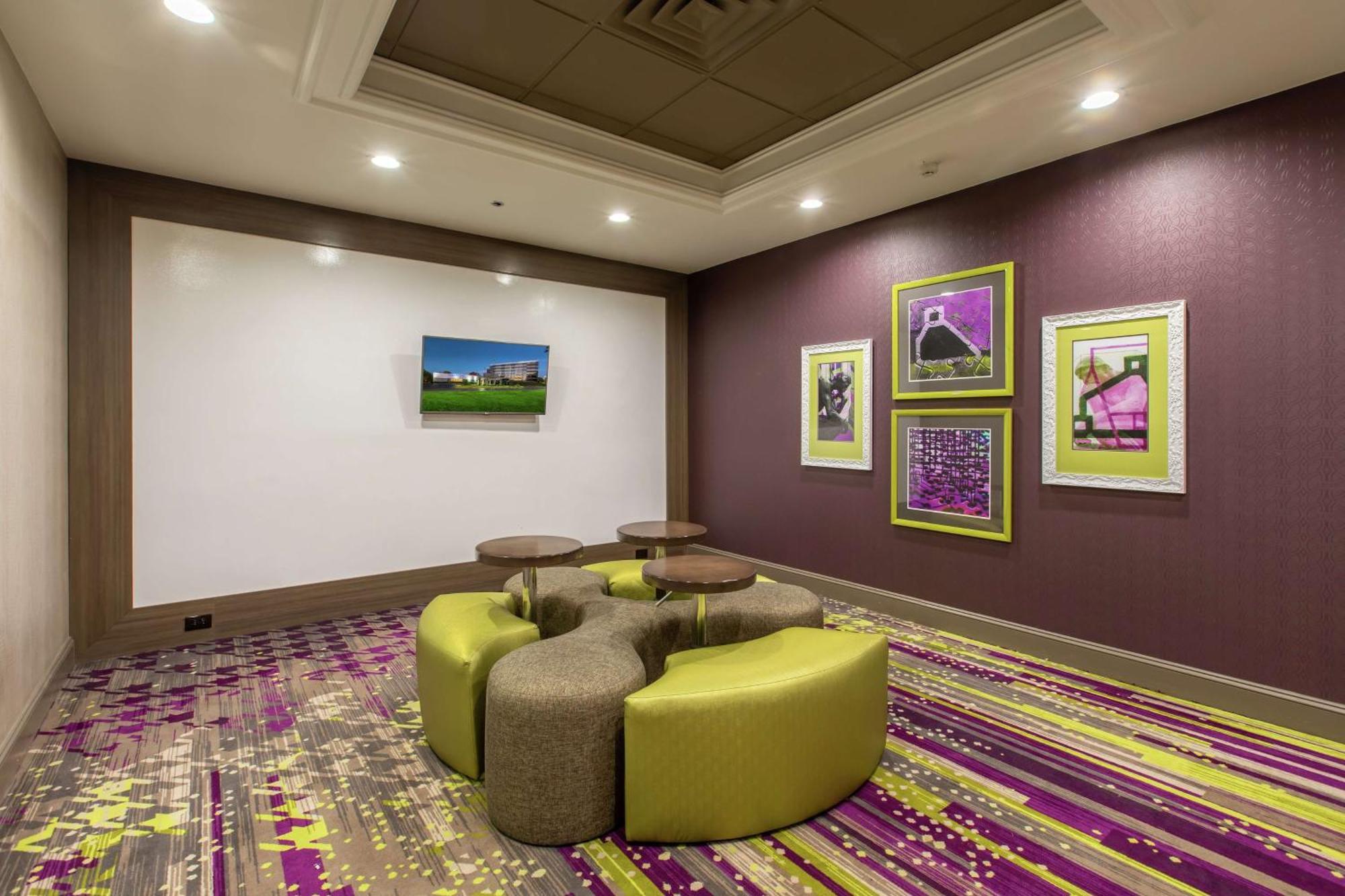 Doubletree By Hilton Winston Salem - University, Nc Bagian luar foto