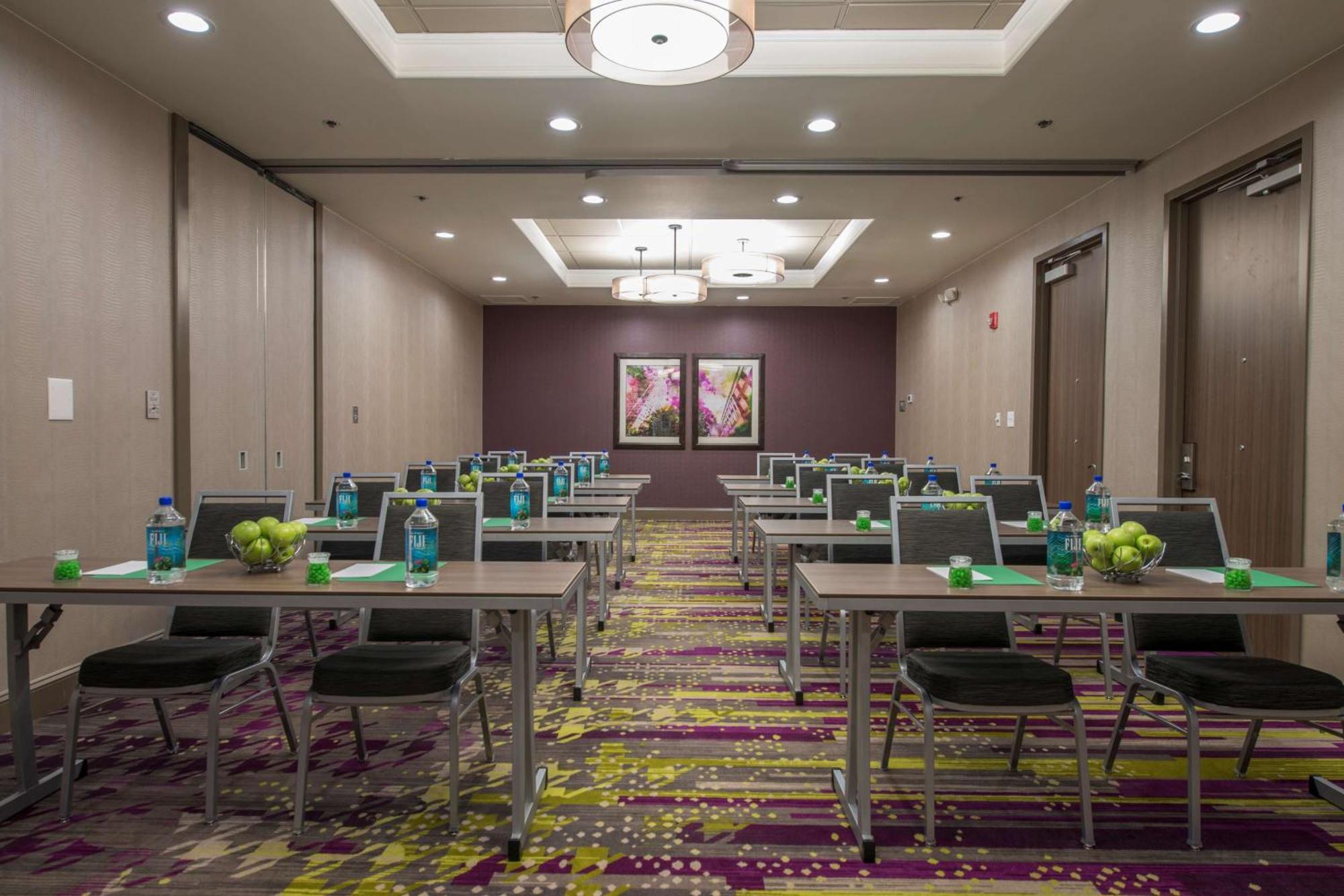 Doubletree By Hilton Winston Salem - University, Nc Bagian luar foto