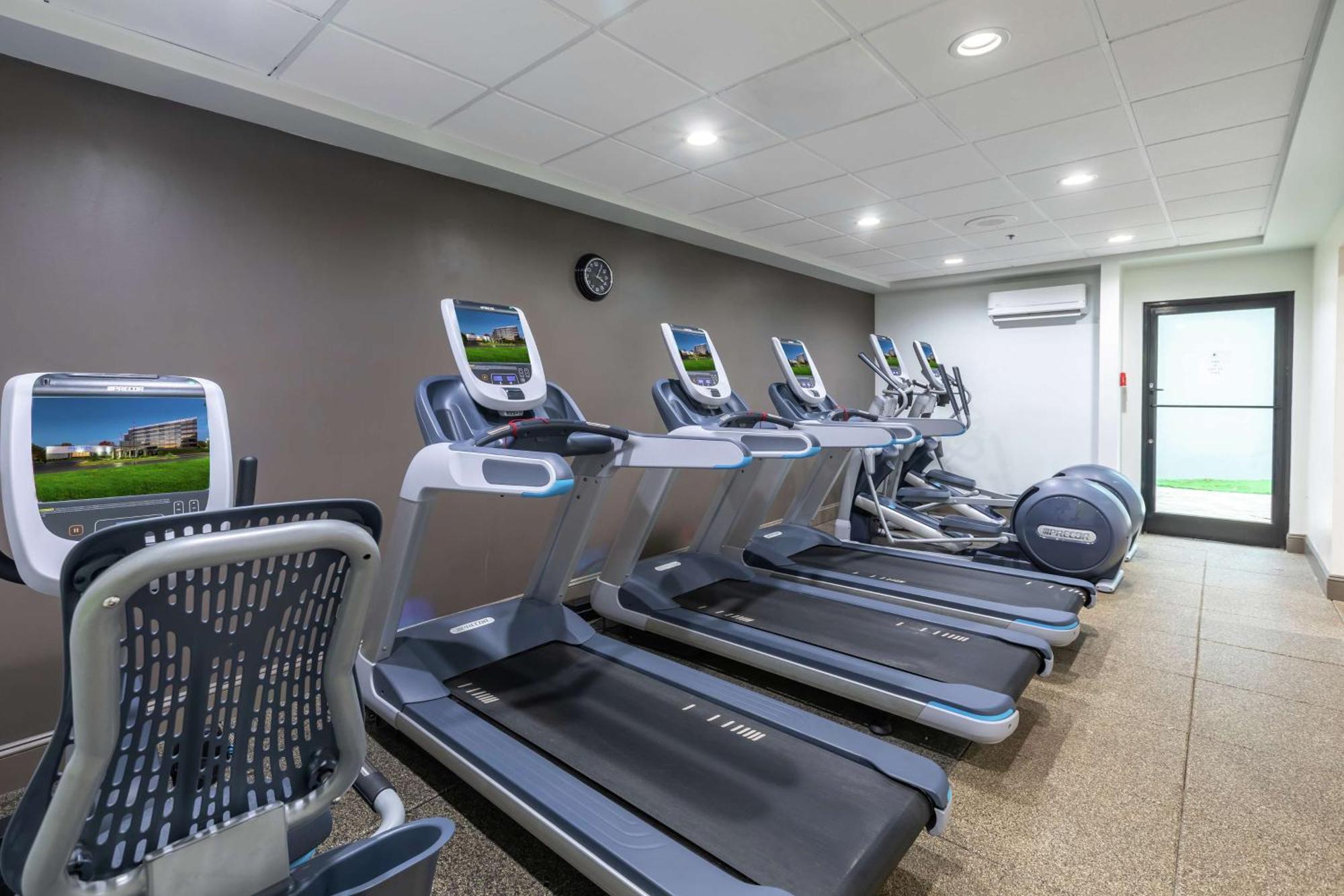 Doubletree By Hilton Winston Salem - University, Nc Bagian luar foto