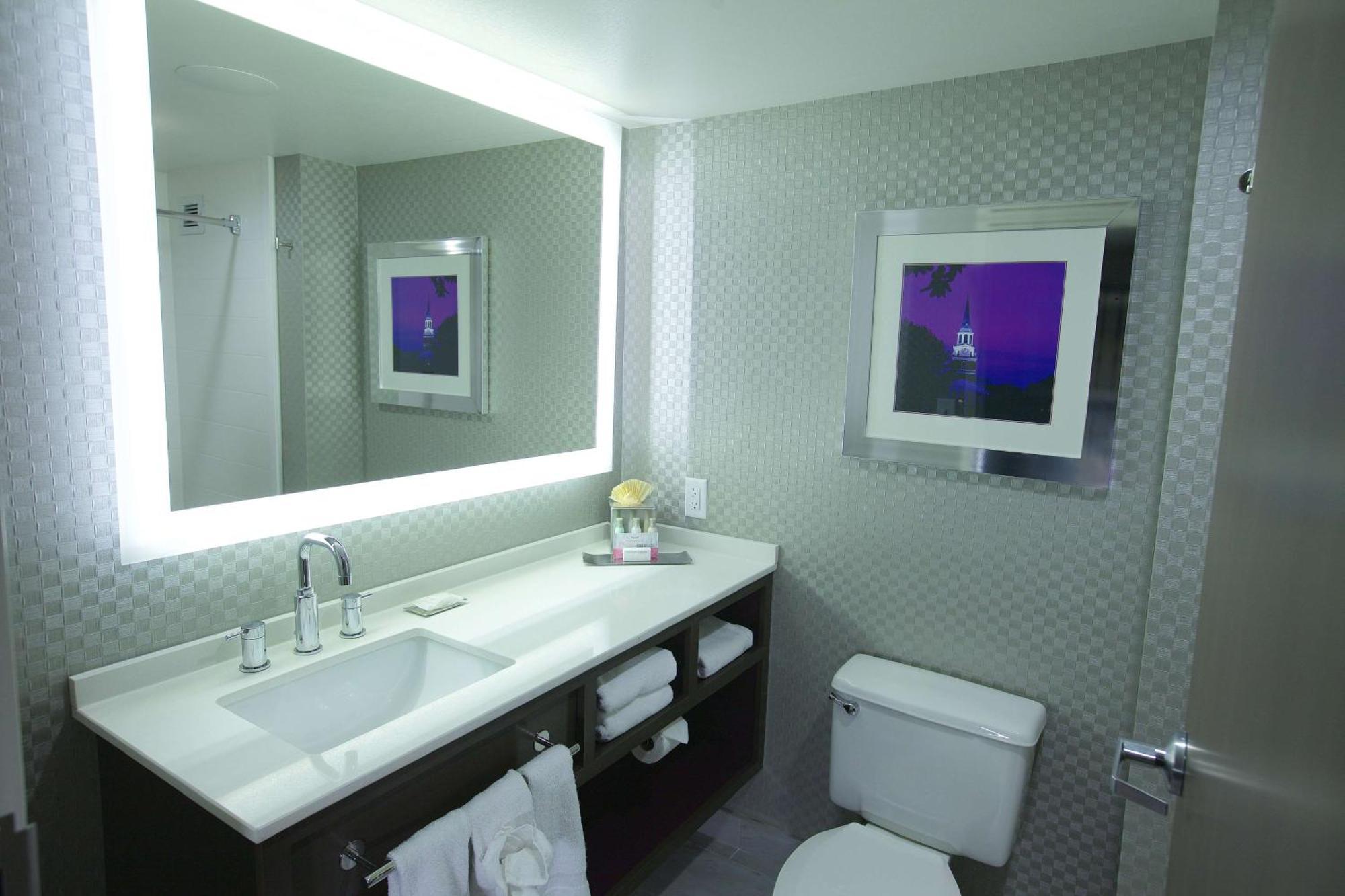 Doubletree By Hilton Winston Salem - University, Nc Bagian luar foto