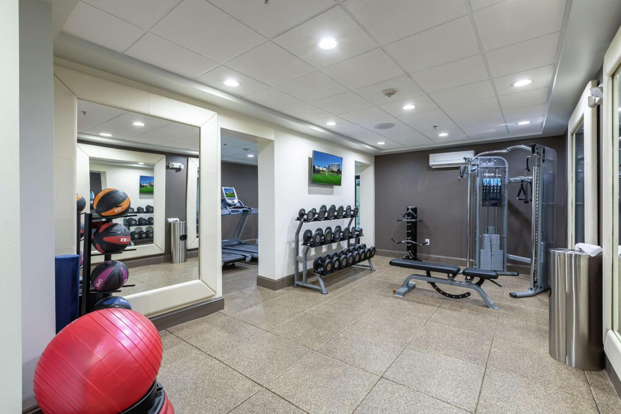 Doubletree By Hilton Winston Salem - University, Nc Bagian luar foto