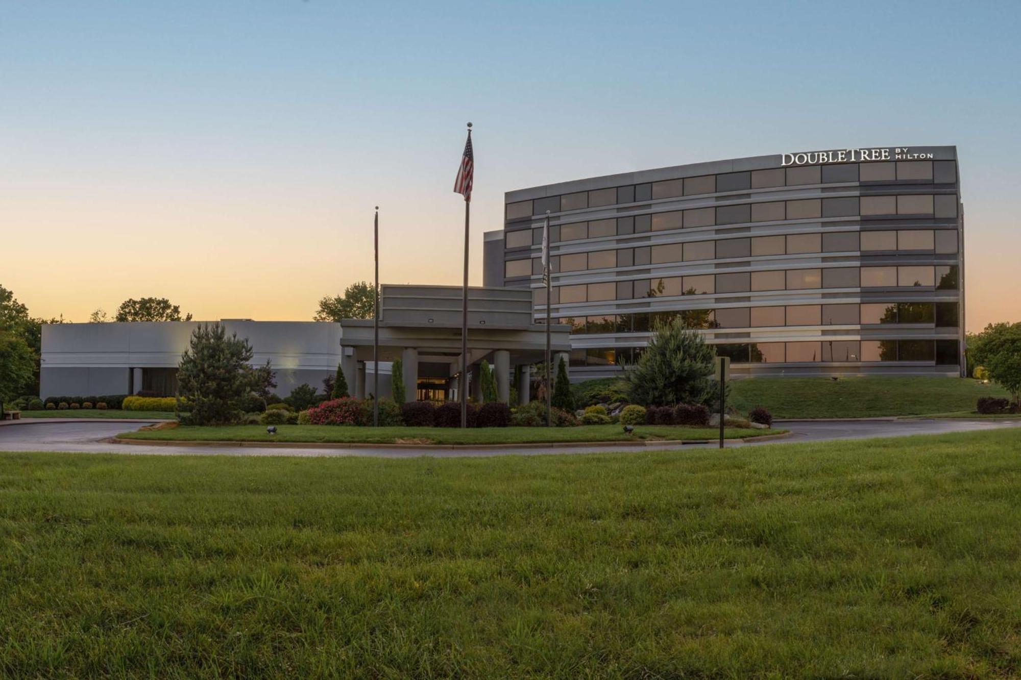 Doubletree By Hilton Winston Salem - University, Nc Bagian luar foto