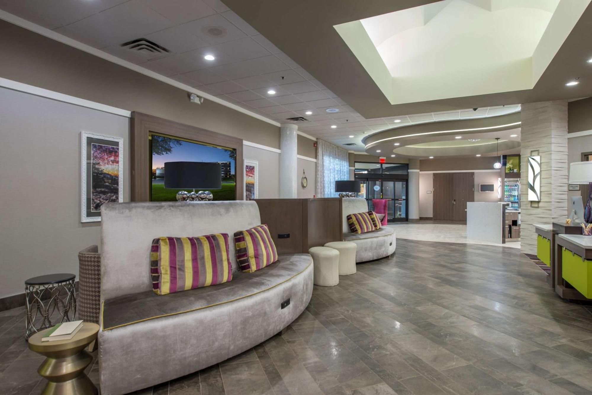 Doubletree By Hilton Winston Salem - University, Nc Bagian luar foto