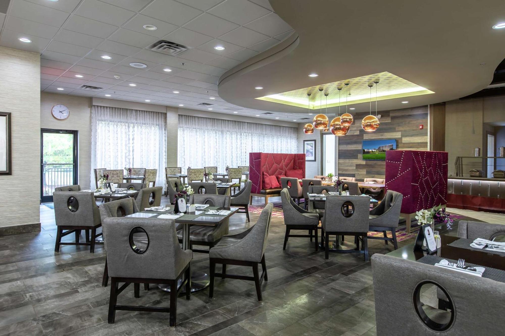Doubletree By Hilton Winston Salem - University, Nc Bagian luar foto