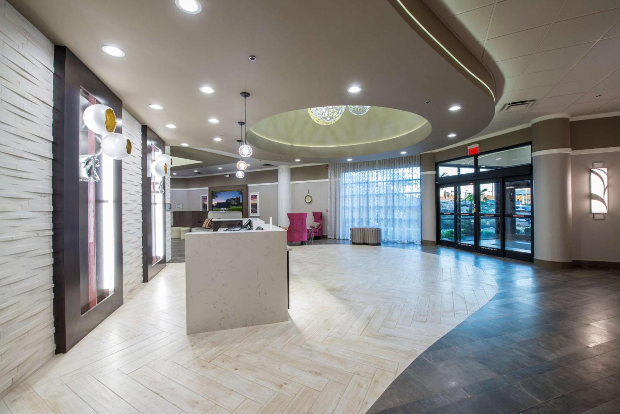 Doubletree By Hilton Winston Salem - University, Nc Bagian luar foto