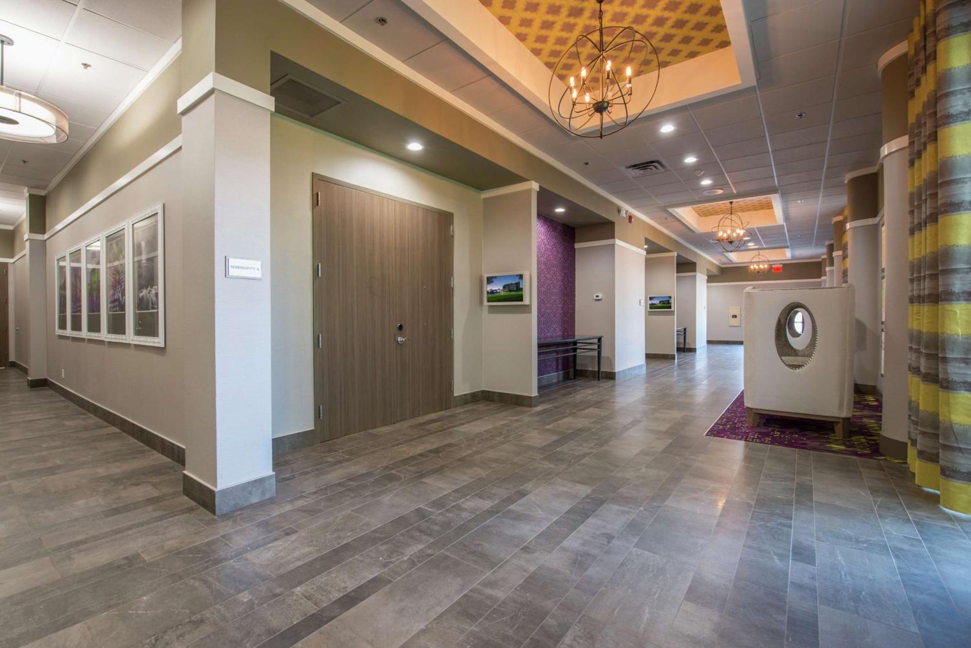Doubletree By Hilton Winston Salem - University, Nc Bagian luar foto