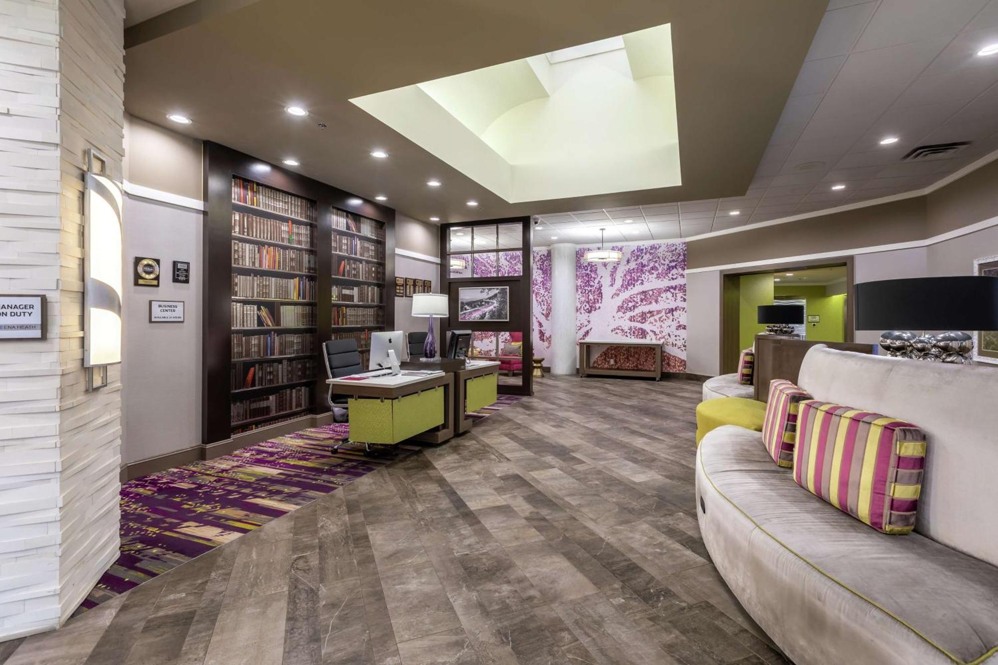 Doubletree By Hilton Winston Salem - University, Nc Bagian luar foto