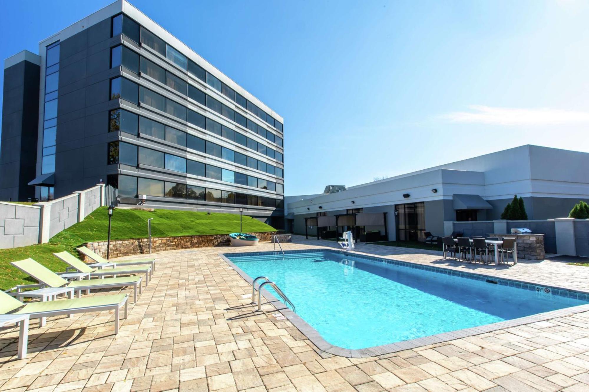 Doubletree By Hilton Winston Salem - University, Nc Bagian luar foto