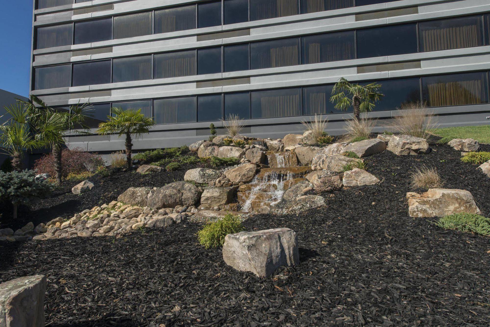 Doubletree By Hilton Winston Salem - University, Nc Bagian luar foto