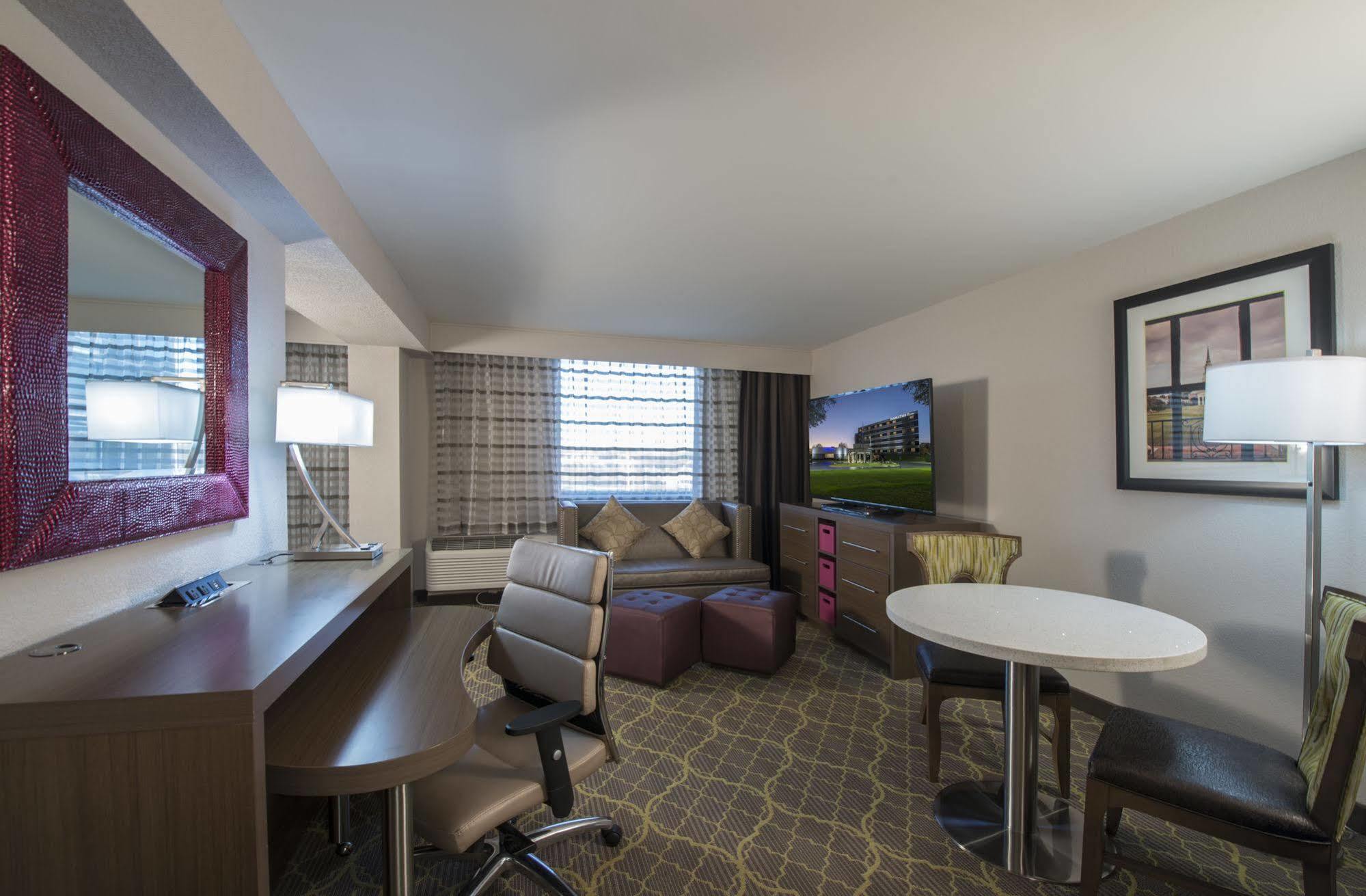 Doubletree By Hilton Winston Salem - University, Nc Bagian luar foto