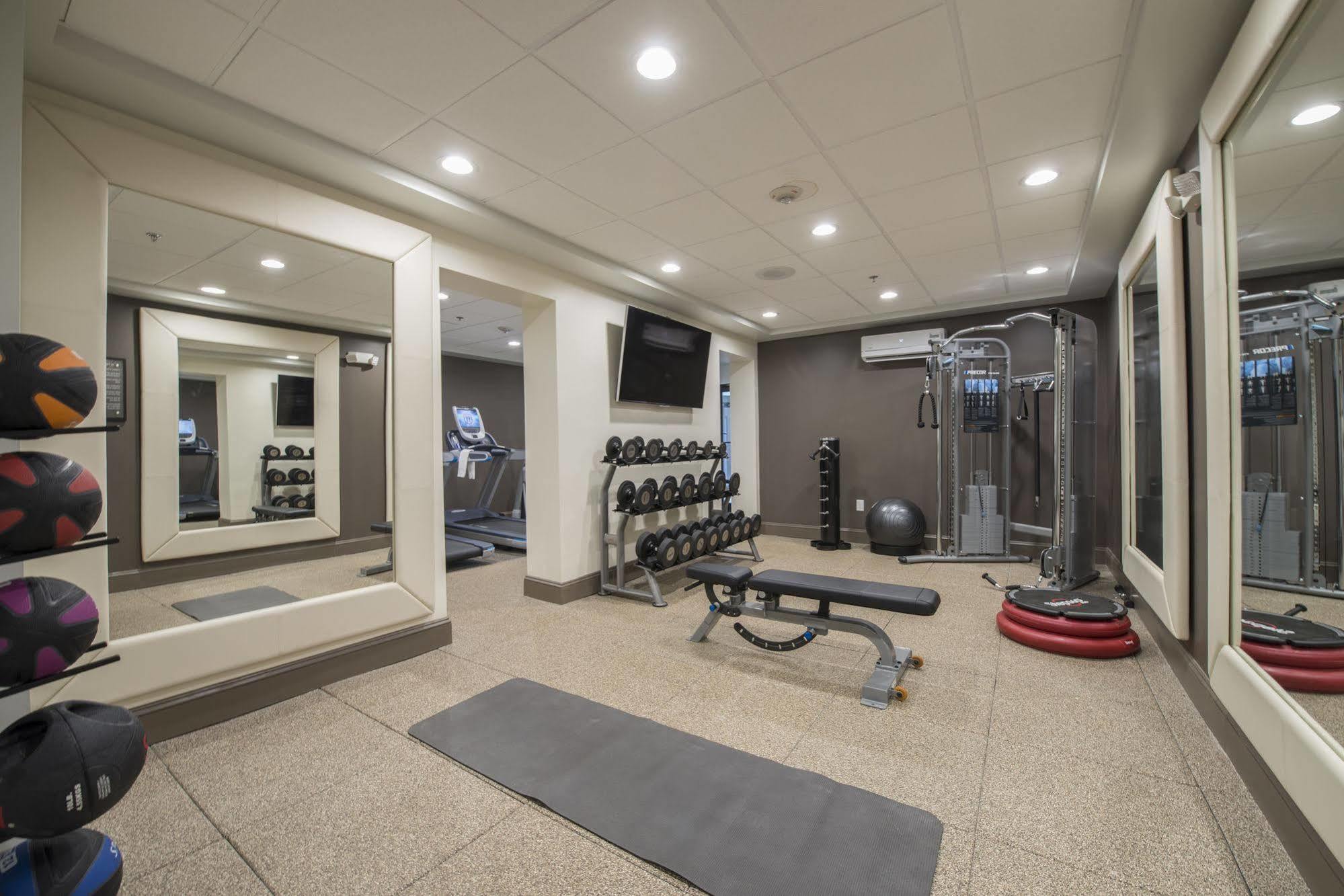 Doubletree By Hilton Winston Salem - University, Nc Bagian luar foto