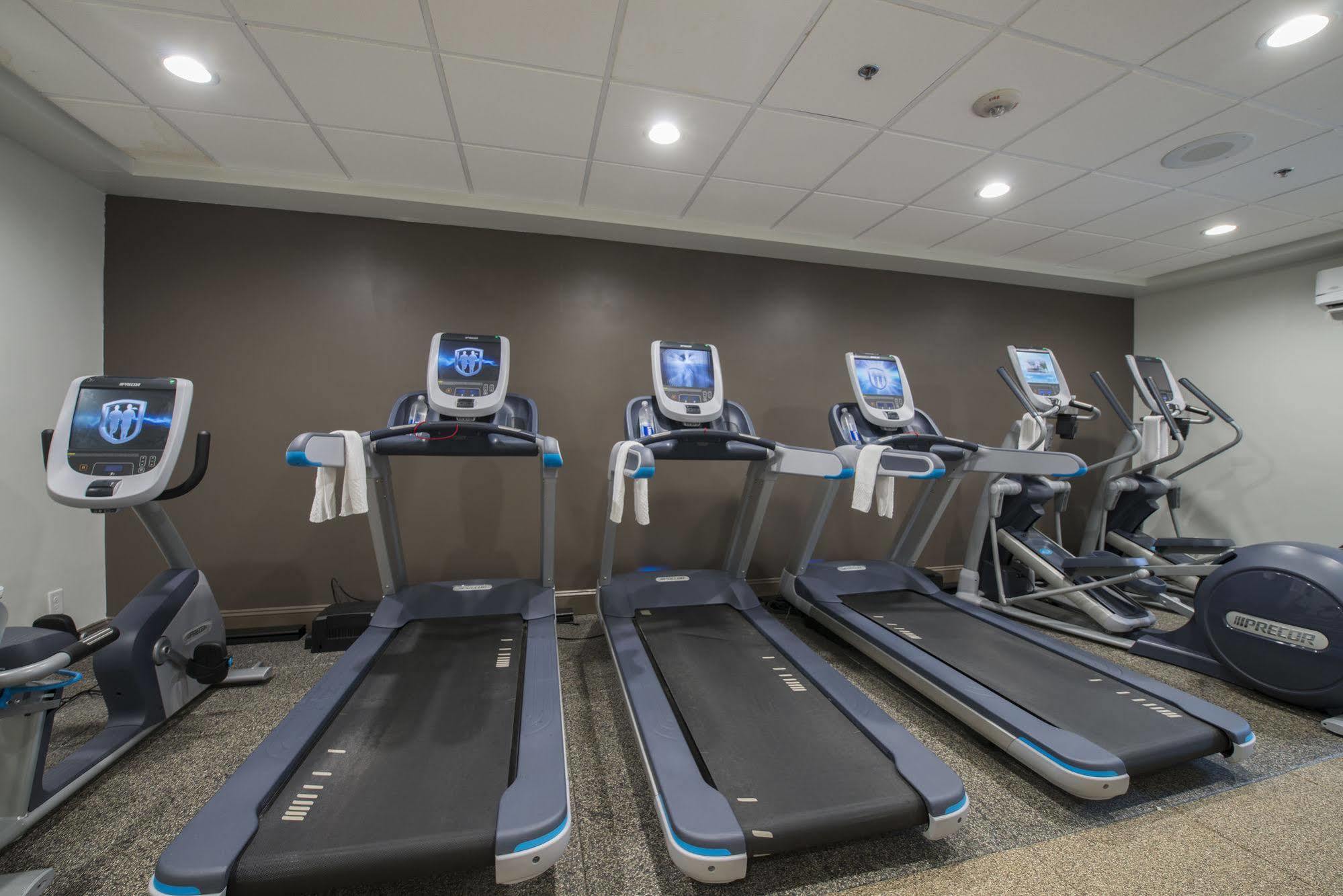 Doubletree By Hilton Winston Salem - University, Nc Bagian luar foto